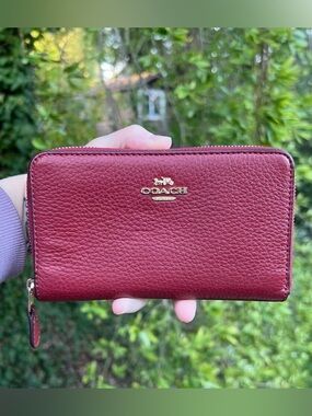 COACH Women's Medium Id Zip-Around Wallet Burgundy Pebbled Leather